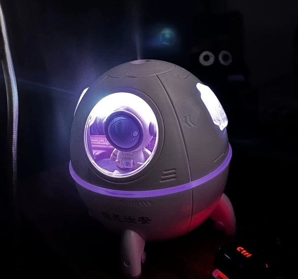 Umidificador de Ar Astronauta 220ml Luz LED Colorida Pulverizador de Névoa USB